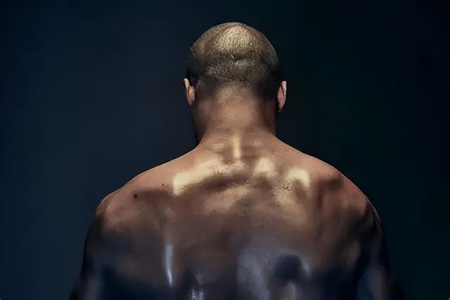 开云体育登录-告别减重折磨!小尤班克术后将重返超中量级,目标下半年复出|克里斯·尤班克|拳手|比赛|医疗|康复_新浪体育_新浪新闻