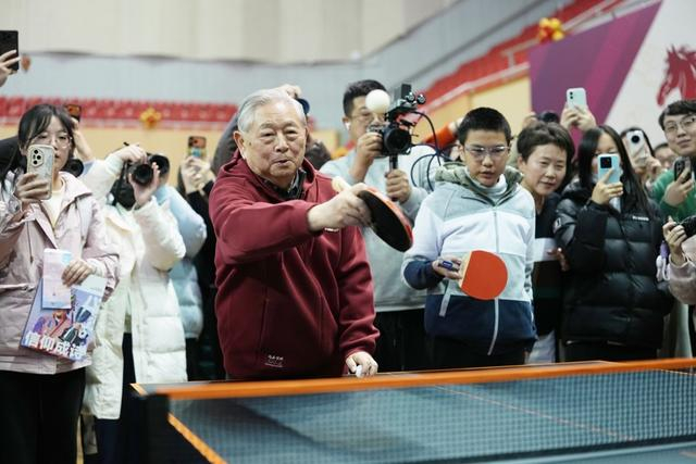 开云集团官网香港-和徐寅生刘诗雯打球是什么样的体验？特奥选手圆梦乒乓舞台|俞世根|新民晚报|男子单打|冰球|老师_新浪新闻
