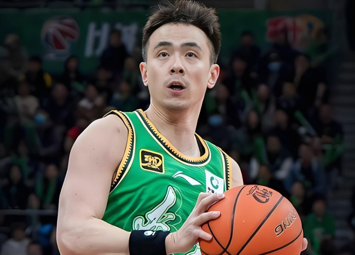 开云体育官网-18场比赛后，辽宁男篮为何输了10场？杨鸣变乖许多，昔日旧将复出|赵继伟|辽宁队|张陈治锋|山东男篮|李晓旭_新浪体育_新浪新闻