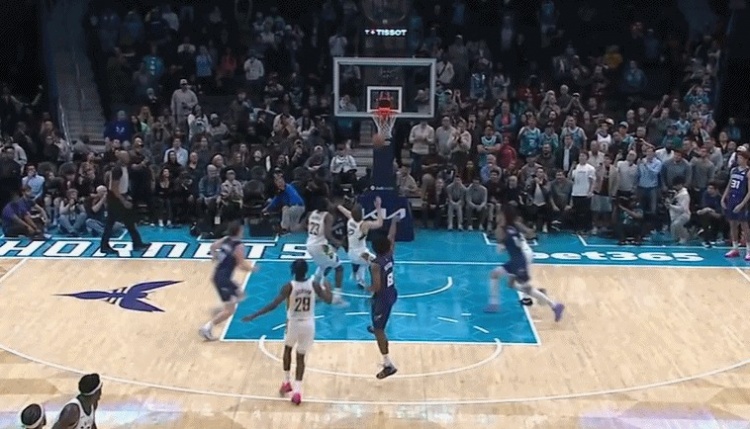 绝杀战术没打出来！三球突破受阻无奈分球 塞克斯顿干拔篮外空心